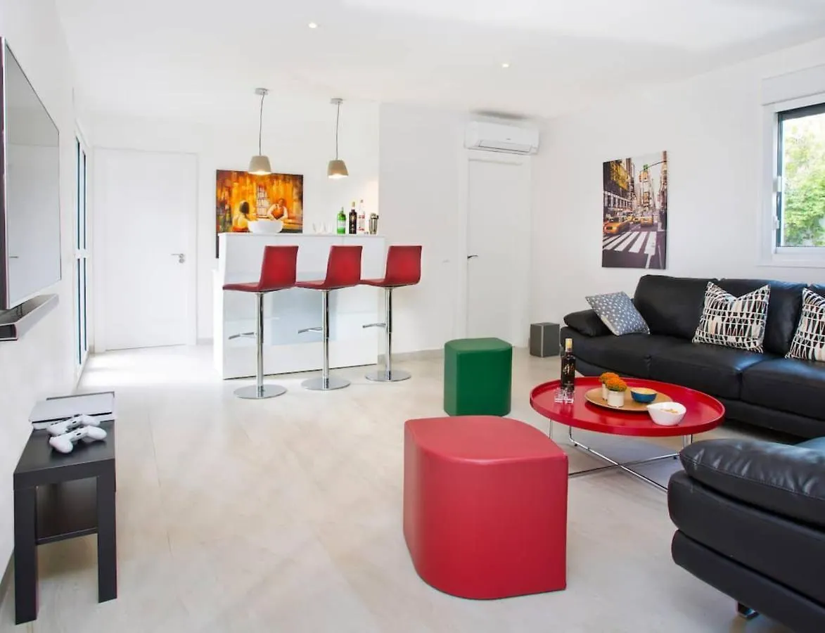 Extravagant 8 Bdrm Villa In Marbella, Beachside